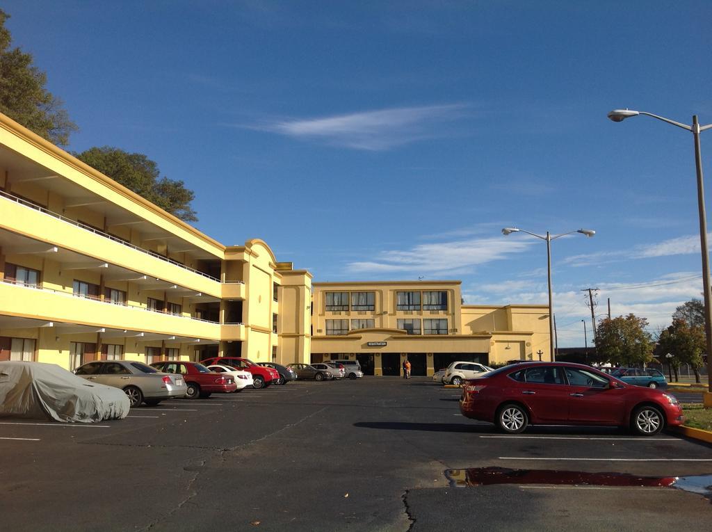 Diamond Inn & Suites Richmond Exterior foto